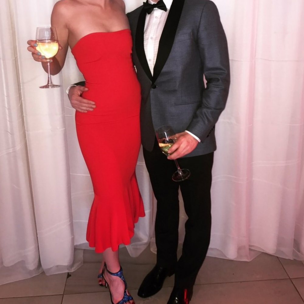 1 DAY: Bombshell Cinq a Sept Luna dress in red!